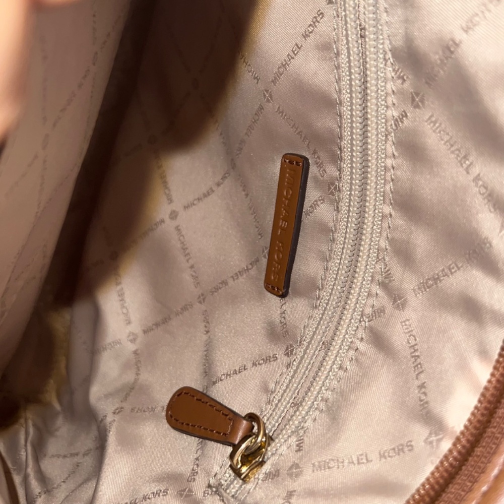 Michael kors crossbody bag preloved - Picture 8 of 9